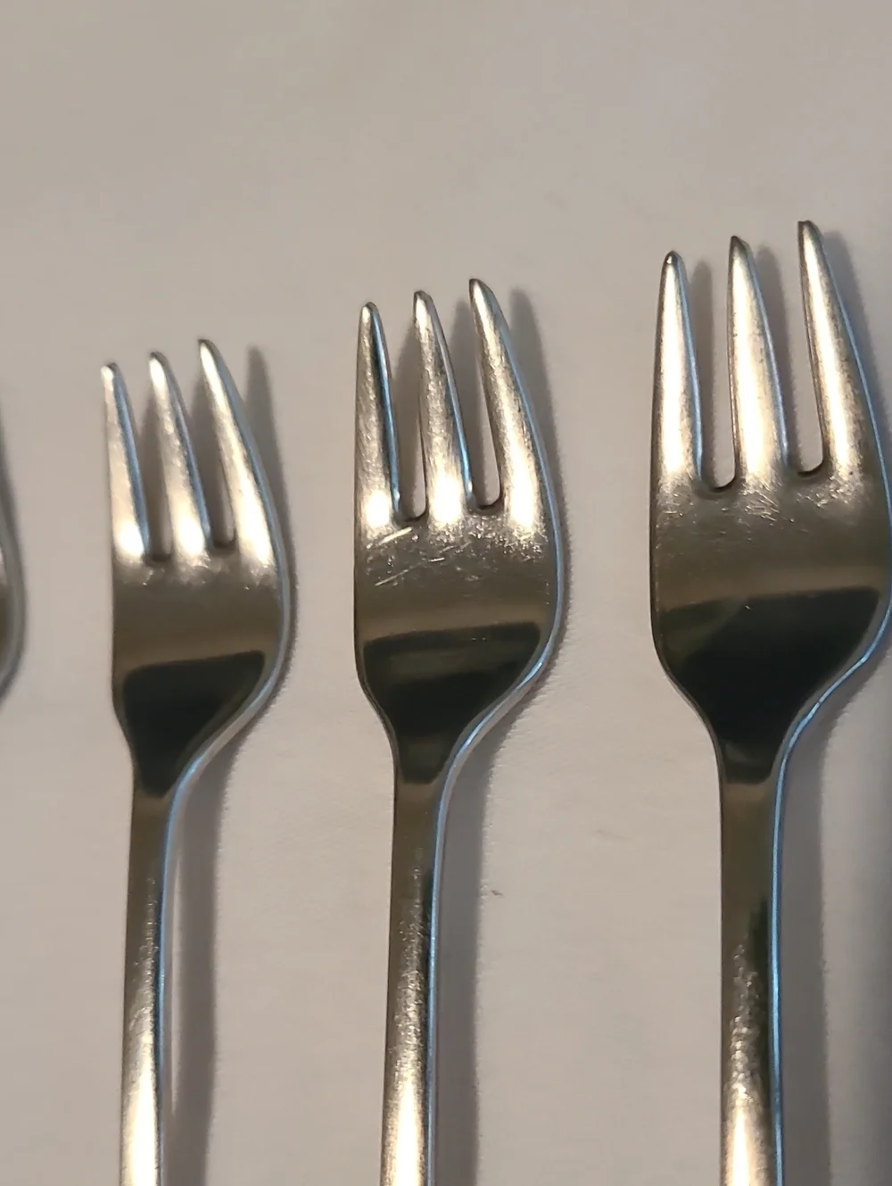Wallace Stsinless 3 Tine Cocktail Or Seafood Forks, Set Of 8